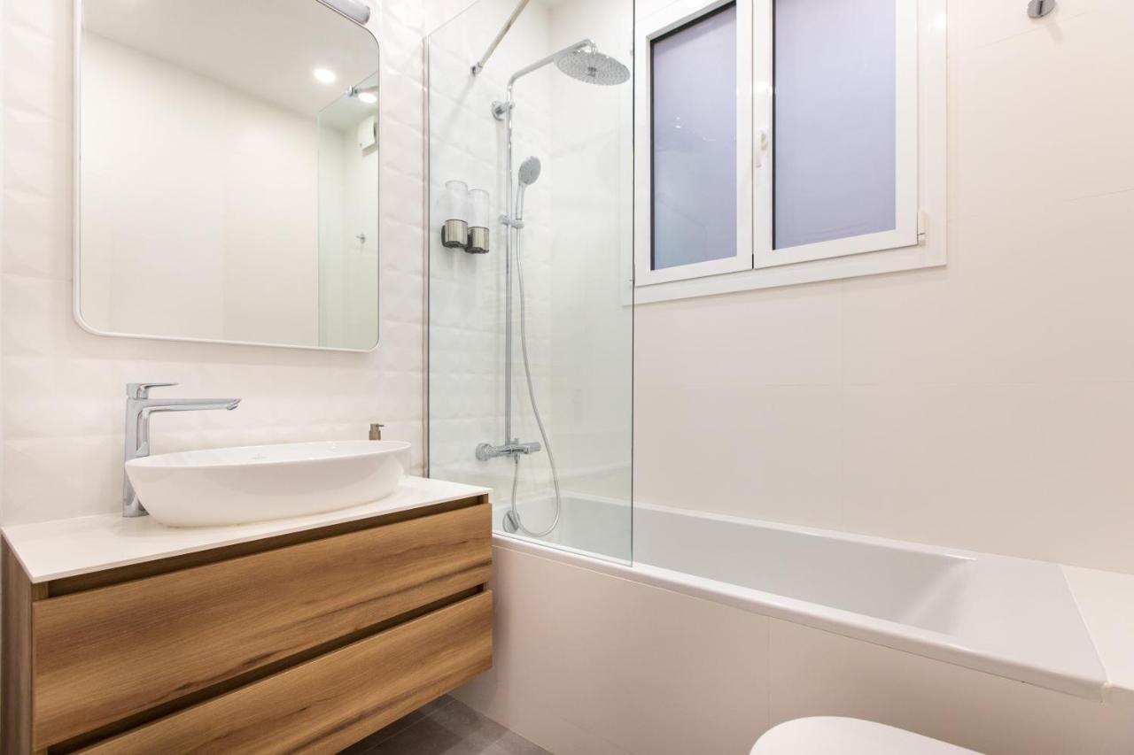 Majestic 4Br/4Bath Apartment In Sagrada Familia Area Барселона Екстер'єр фото