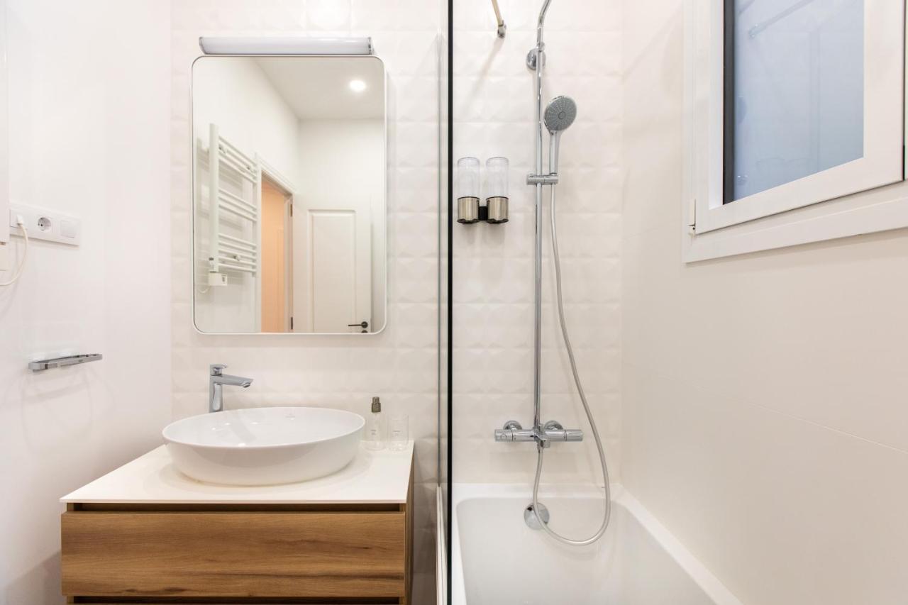 Majestic 4Br/4Bath Apartment In Sagrada Familia Area Барселона Екстер'єр фото